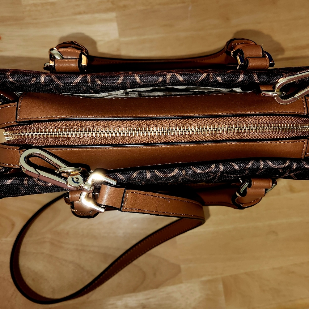 Calvin klein Beckah logo print crossbody tote bag in brown - Picture 2 of 10